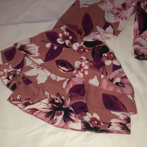 Floral Crop Top with Flared Ruffle sleeves - Picture 3 of 5